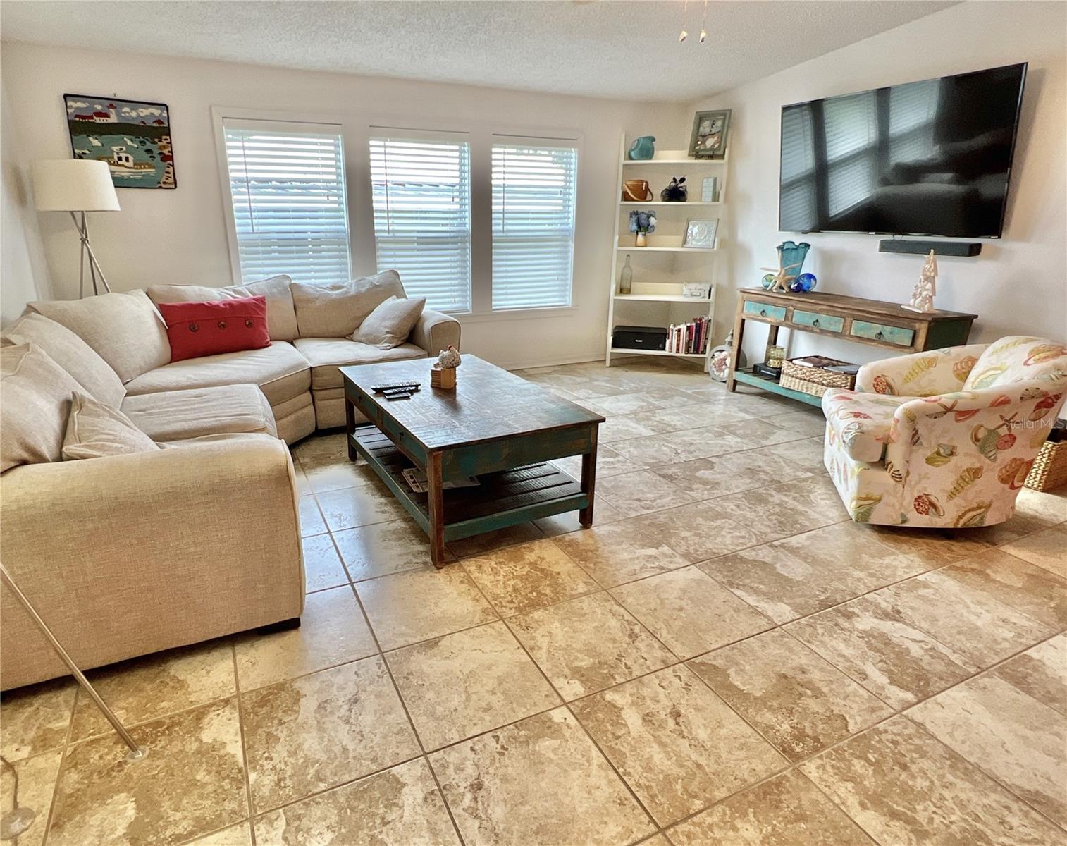 7107 MOUNT ESSEX DR NE #520 photo 3