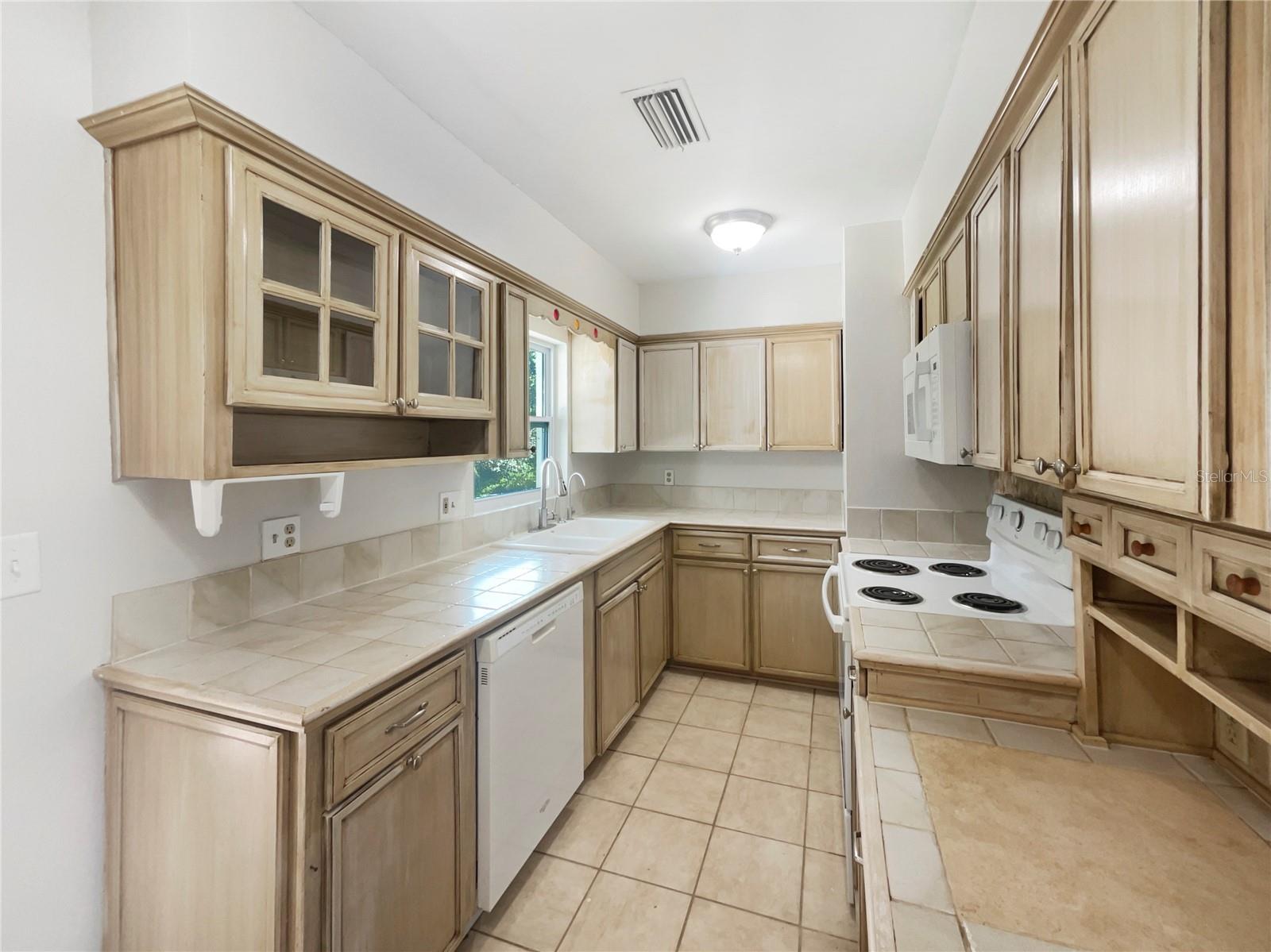 803 RICHBEE DR photo 2