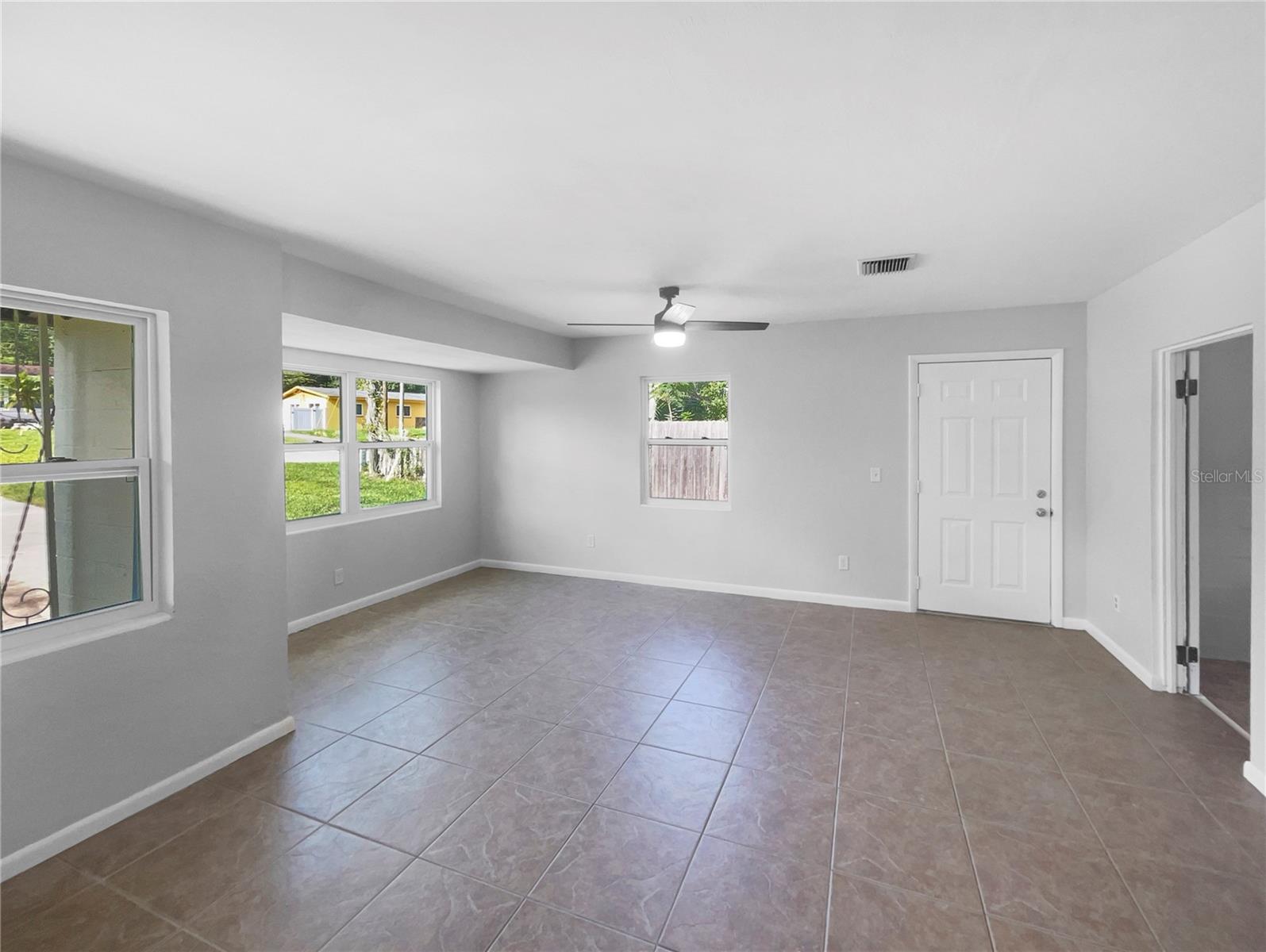 803 RICHBEE DR photo 4