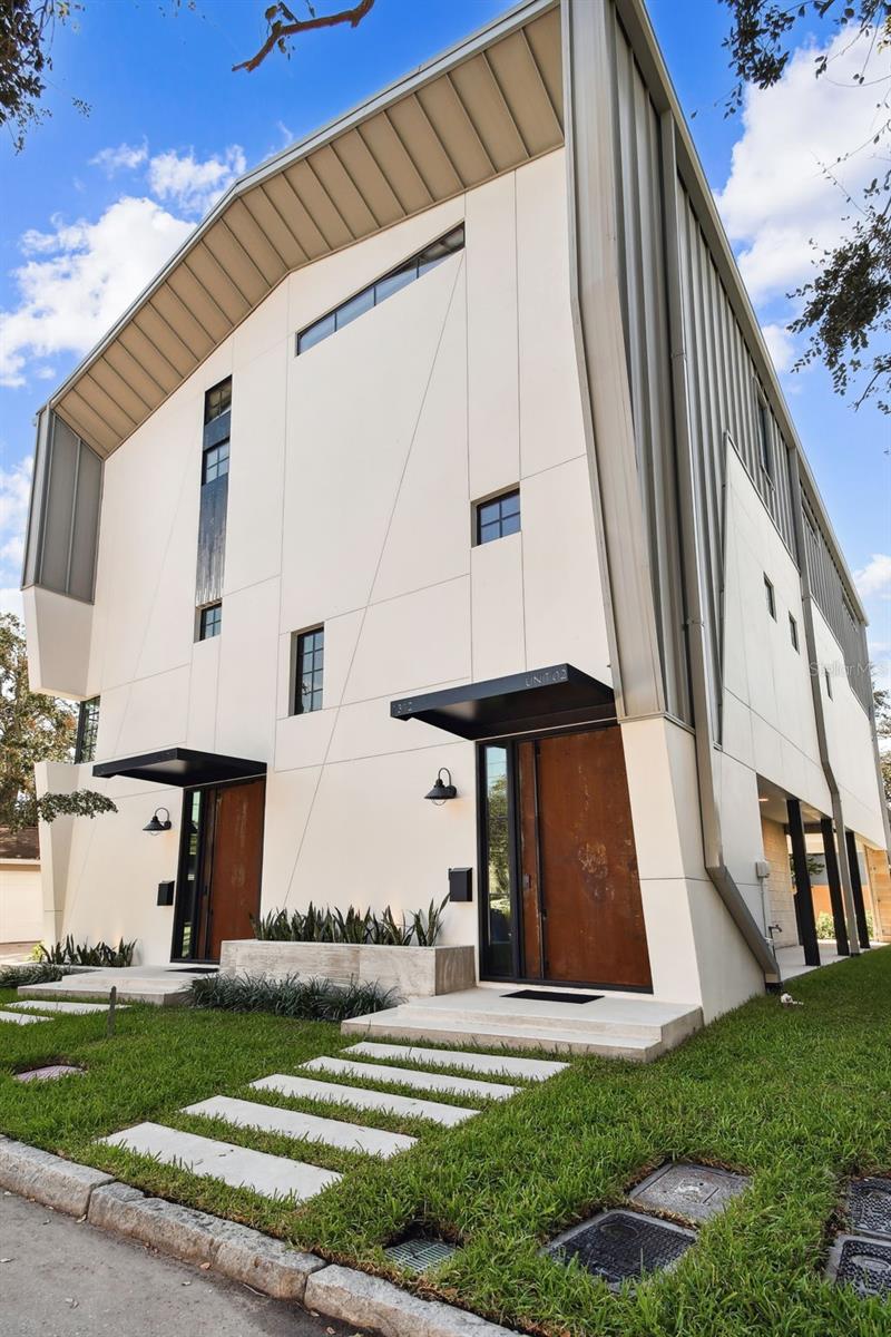 1312 W AZEELE ST #2 photo 2