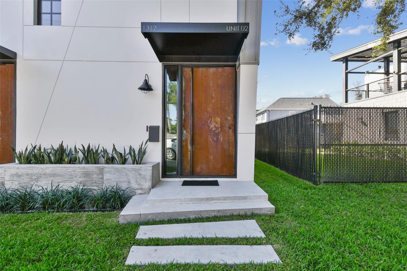 1312 W AZEELE ST #2 photo 3