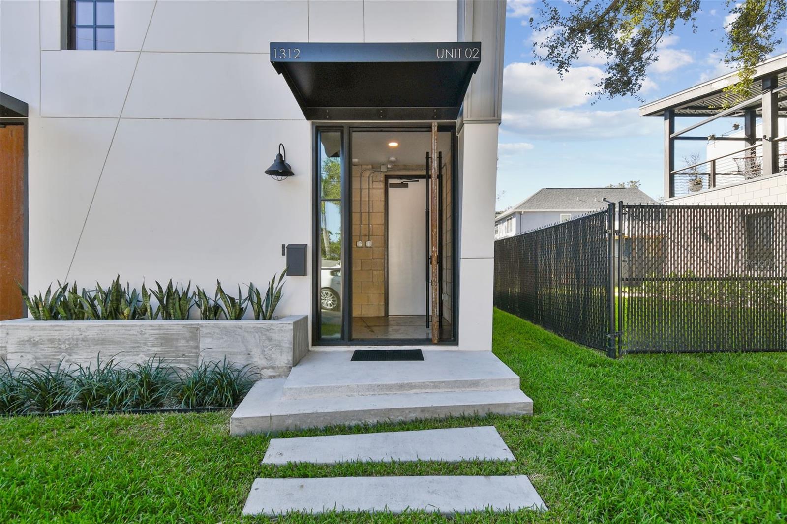 1312 W AZEELE ST #2 photo 4