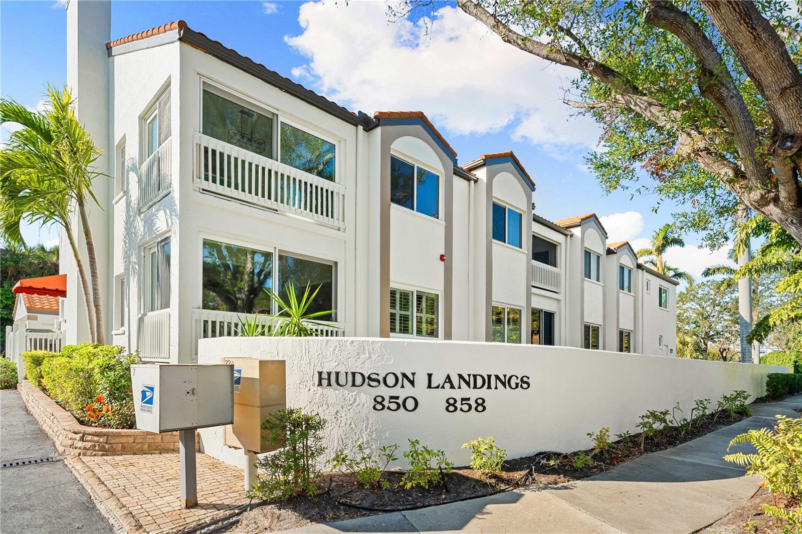 858 HUDSON AVE #858 photo 3