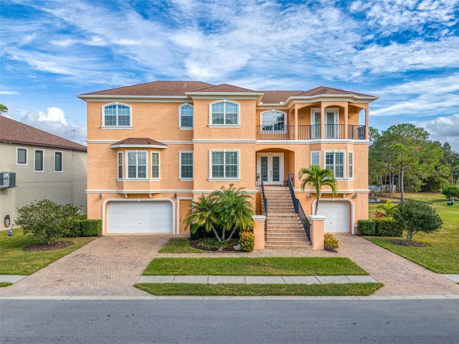 2066 N POINTE ALEXIS DR