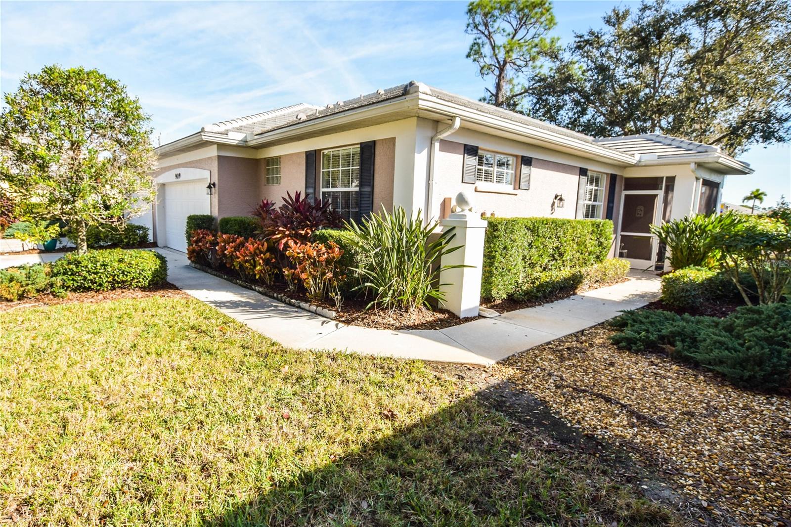 909 BARCLAY CT photo 2