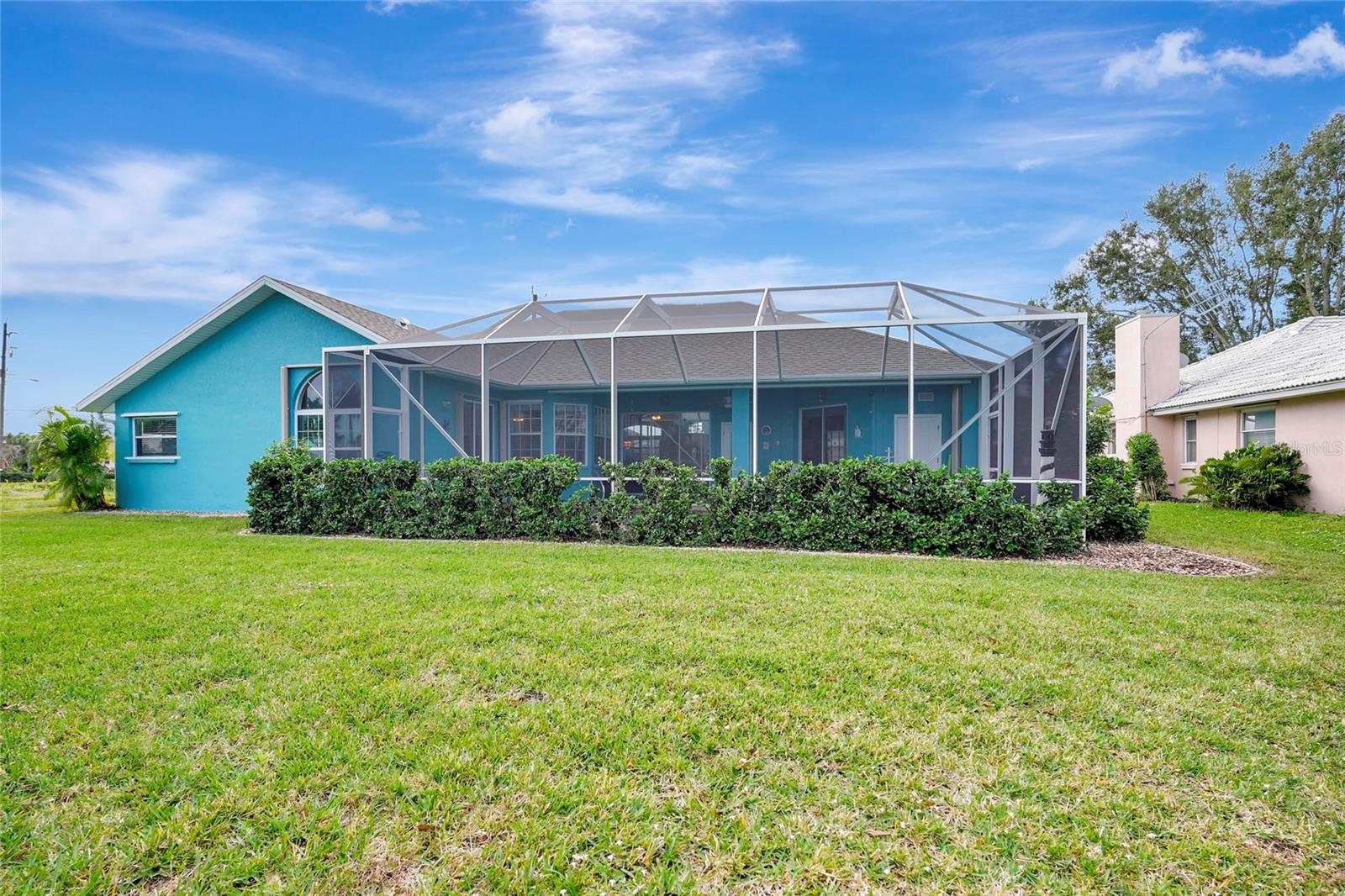 555 ROTONDA CIR photo 2