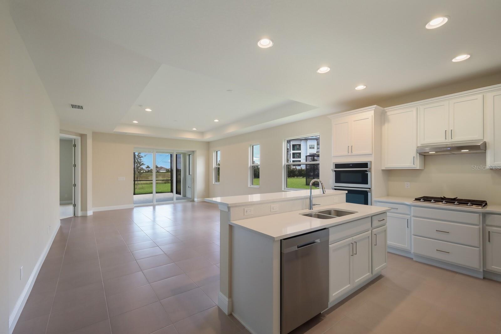227 OKEEFFE CIR photo 5