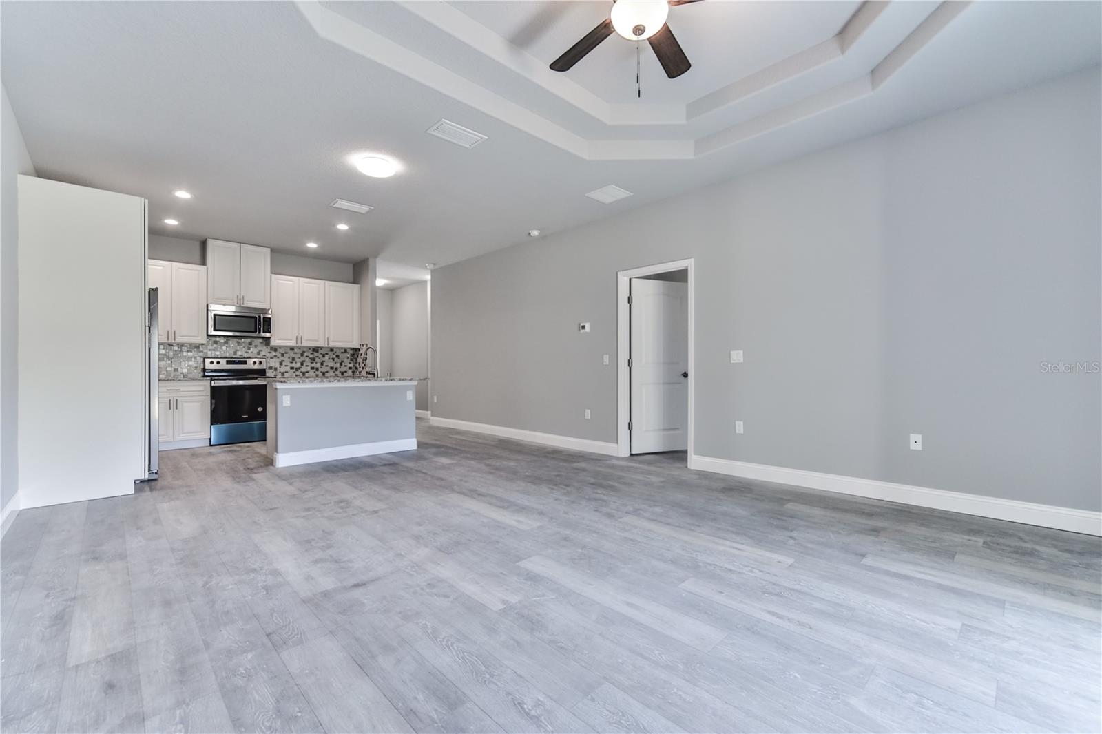 8 REGINA LN #A,B photo 4