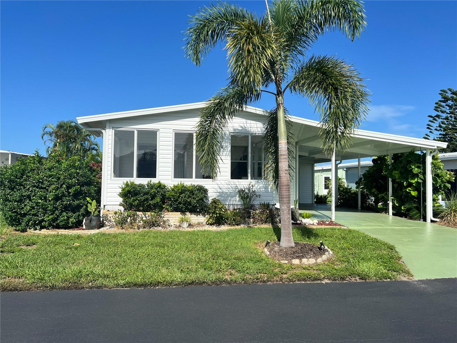 7 S ESPLANADE ST