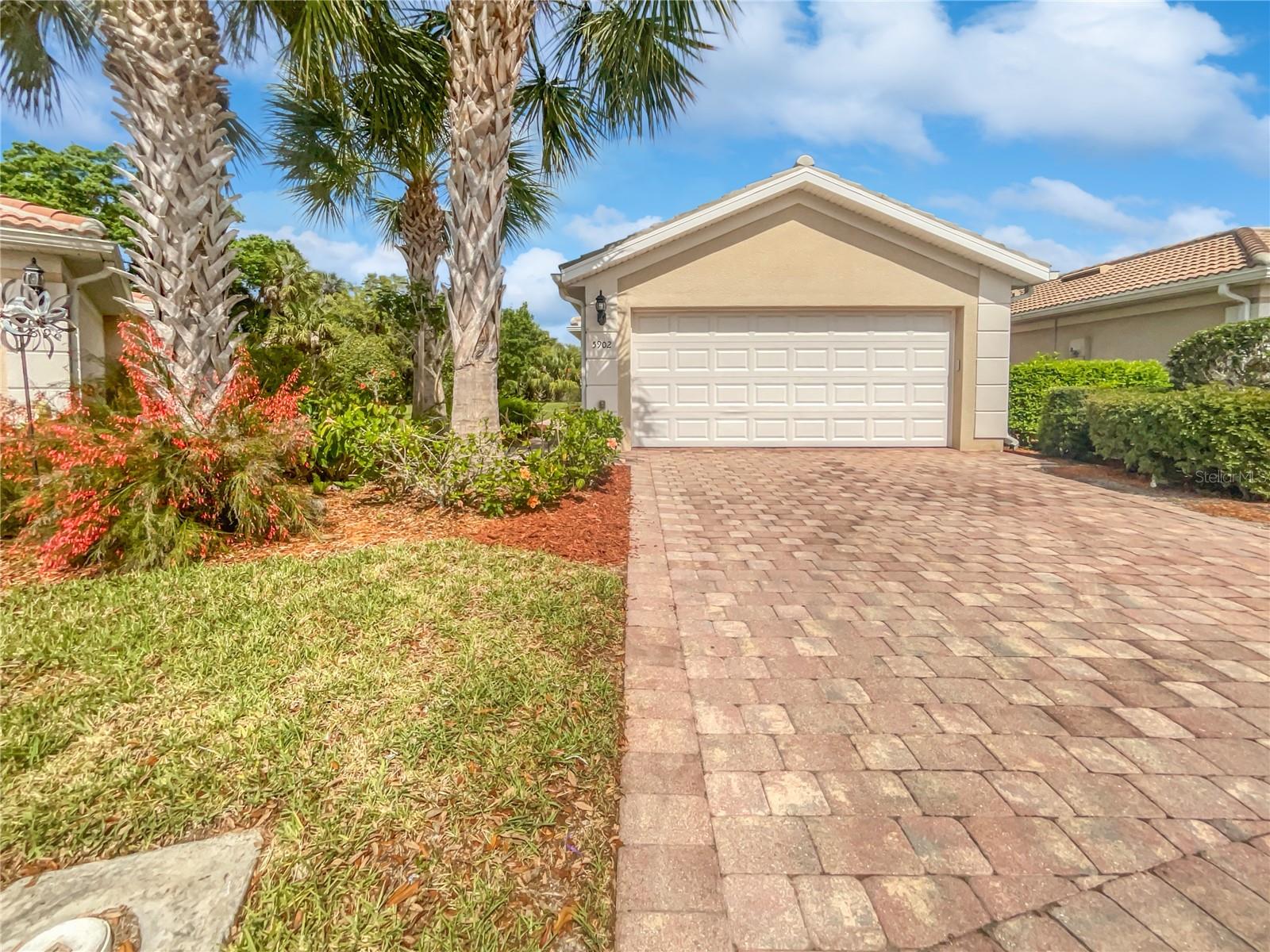 5902 GUARINO DR photo 2