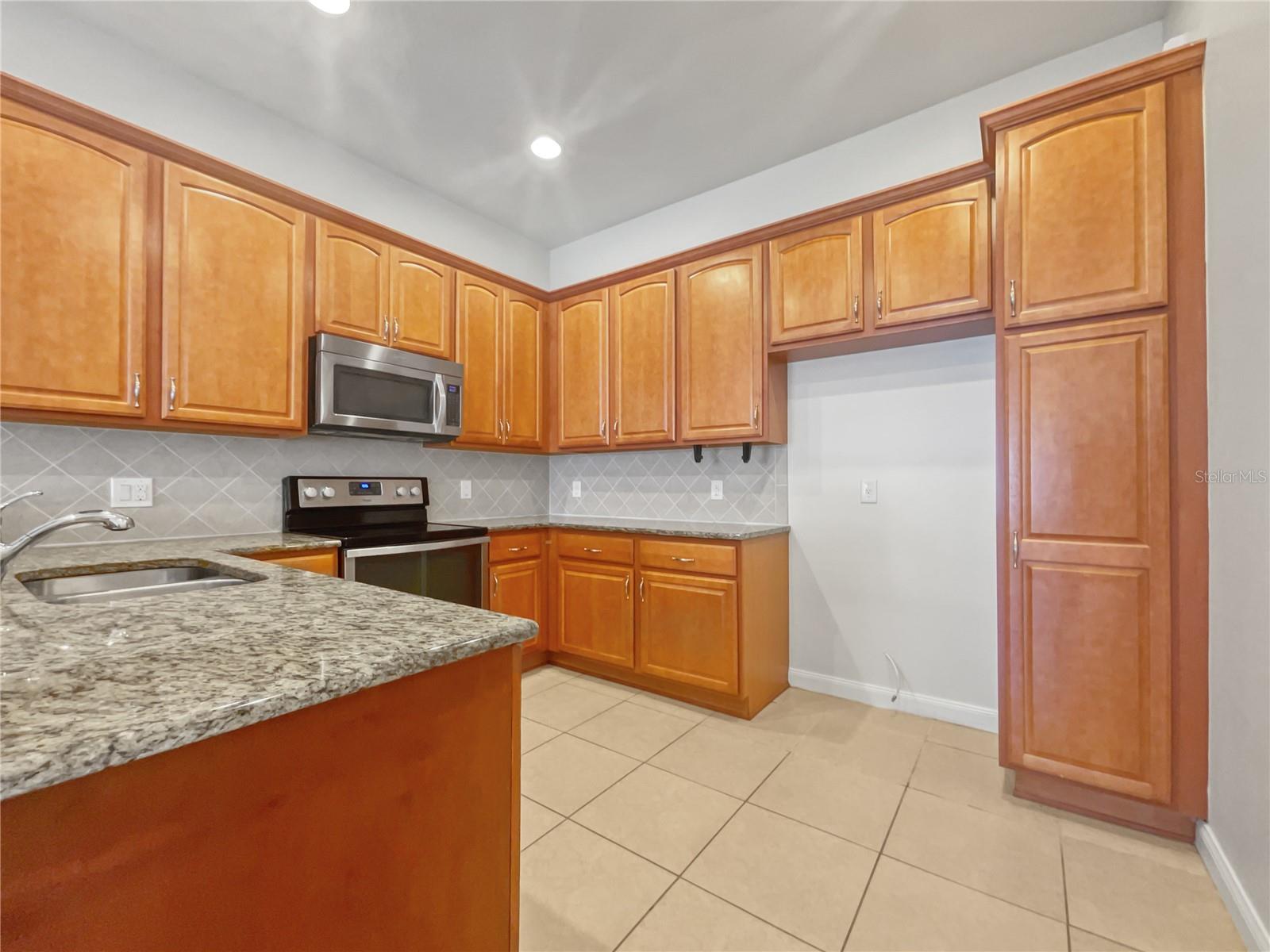 5902 GUARINO DR photo 4