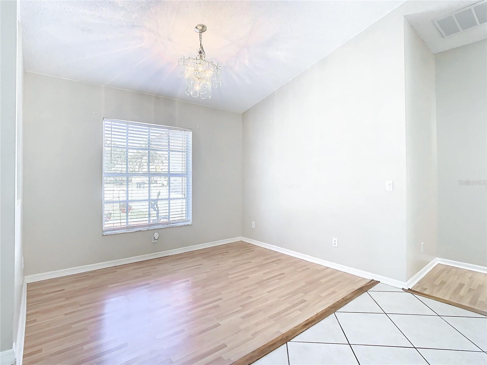 4806 MILL RUN DR photo 2