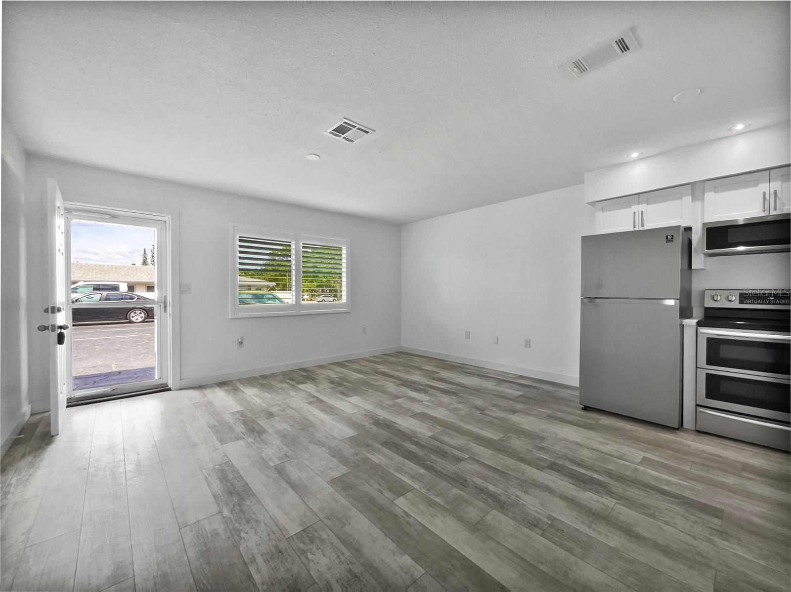 525 MANATEE CT #14 photo 2