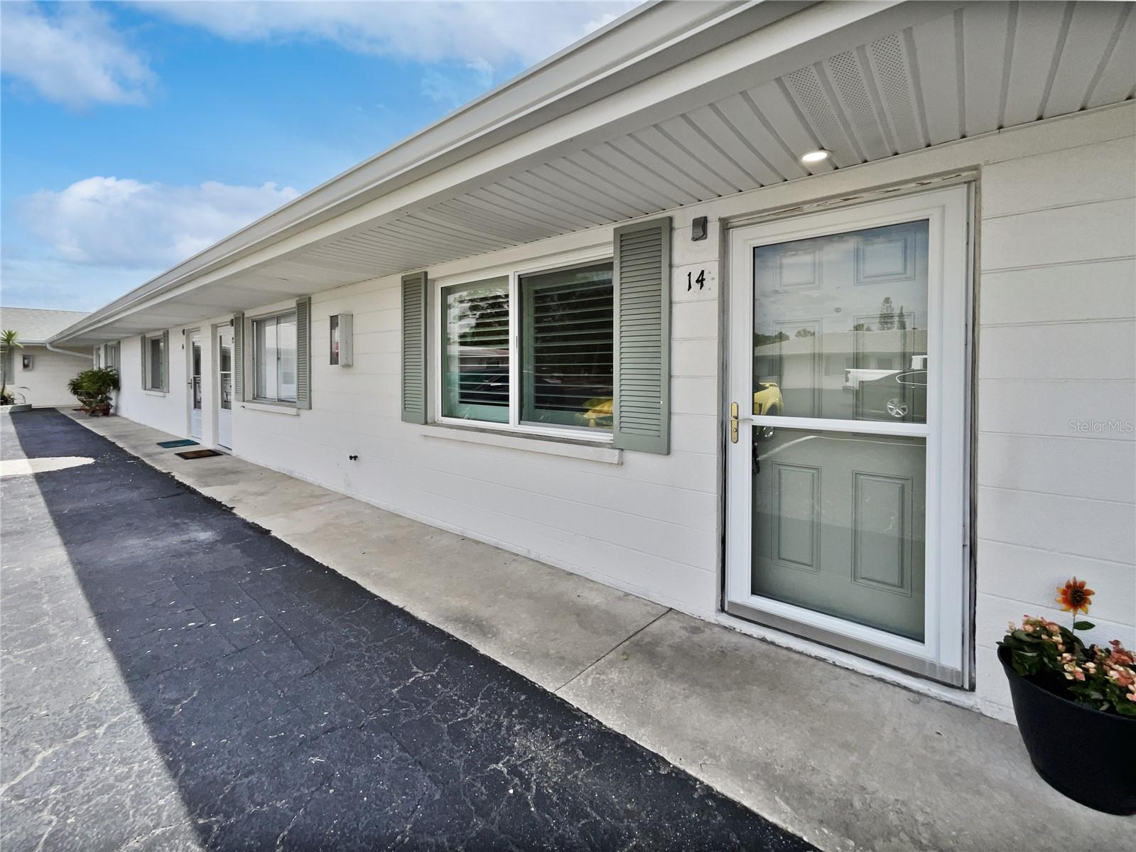 525 MANATEE CT #14 photo 4