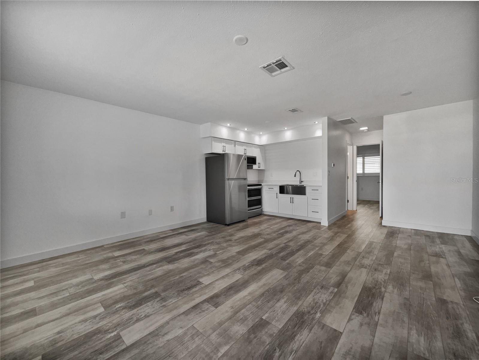 525 MANATEE CT #14 photo 5