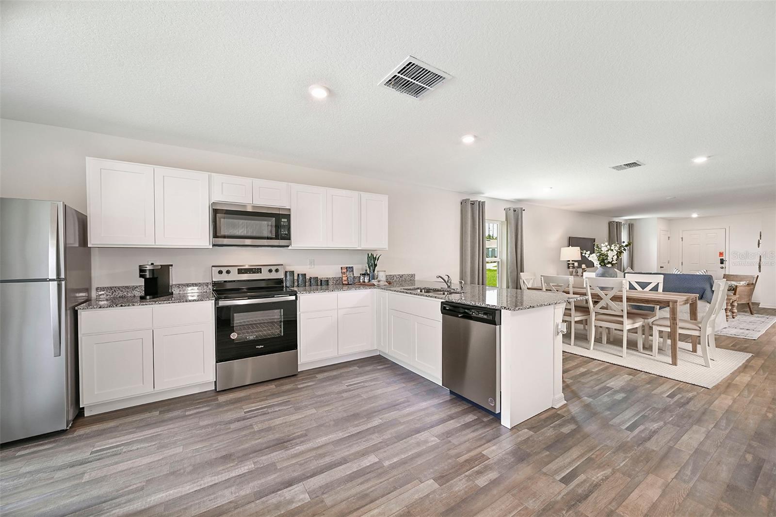 1258 CHESTER AVE photo 5