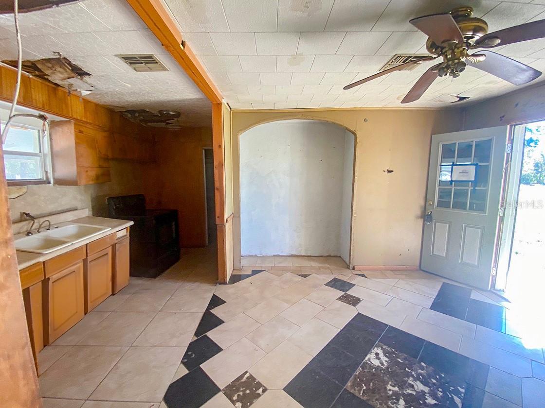 28245 BOUGAINVILLEA AVE photo 4