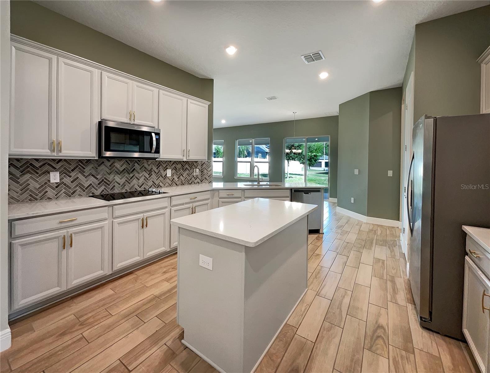 240 MESSINA PL photo 2