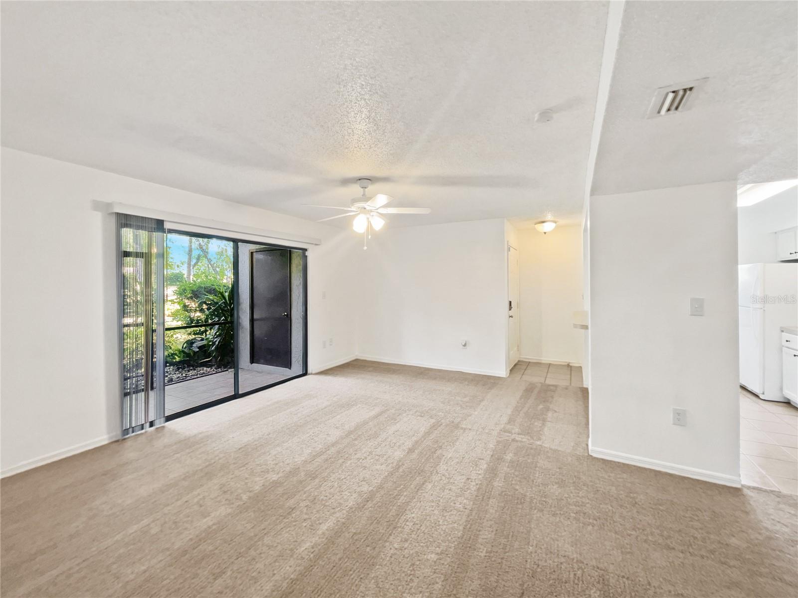 196 RIVERBEND DR #103 photo 4