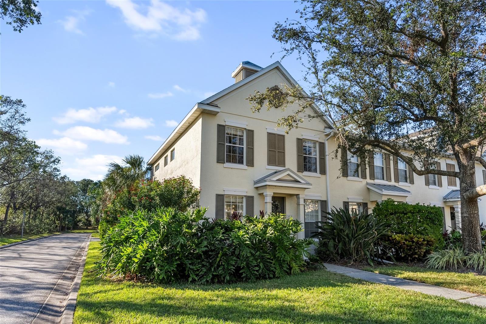 5654 SIMONTON ST photo 2