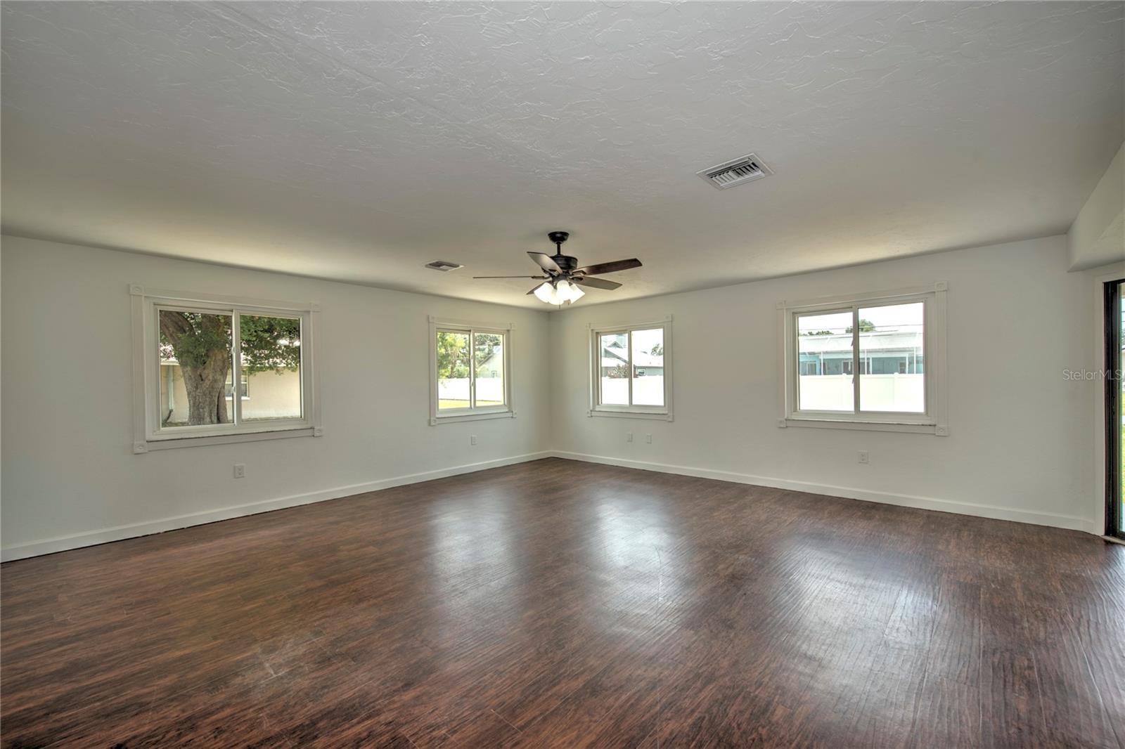 21507 BEAVERTON AVE photo 4