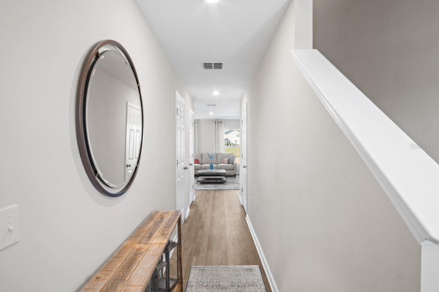 989 AMBLESIDE DR photo 4