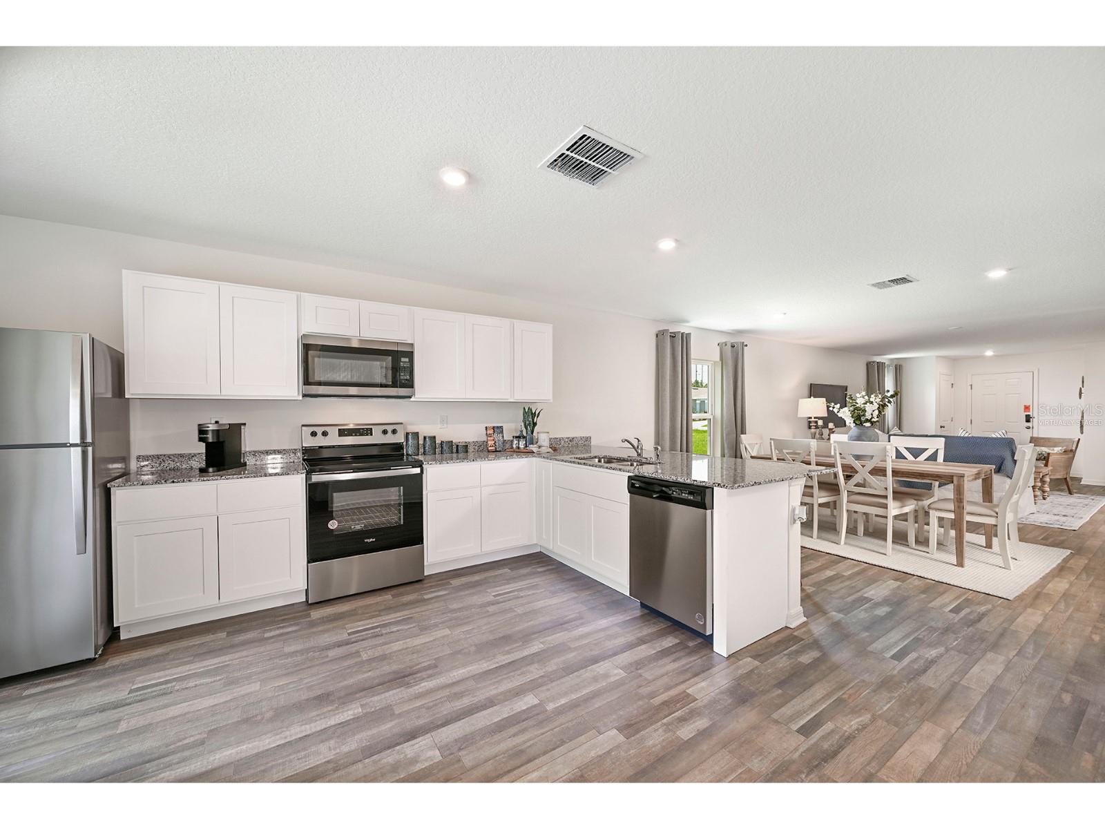 1021 AMBLESIDE DR photo 5
