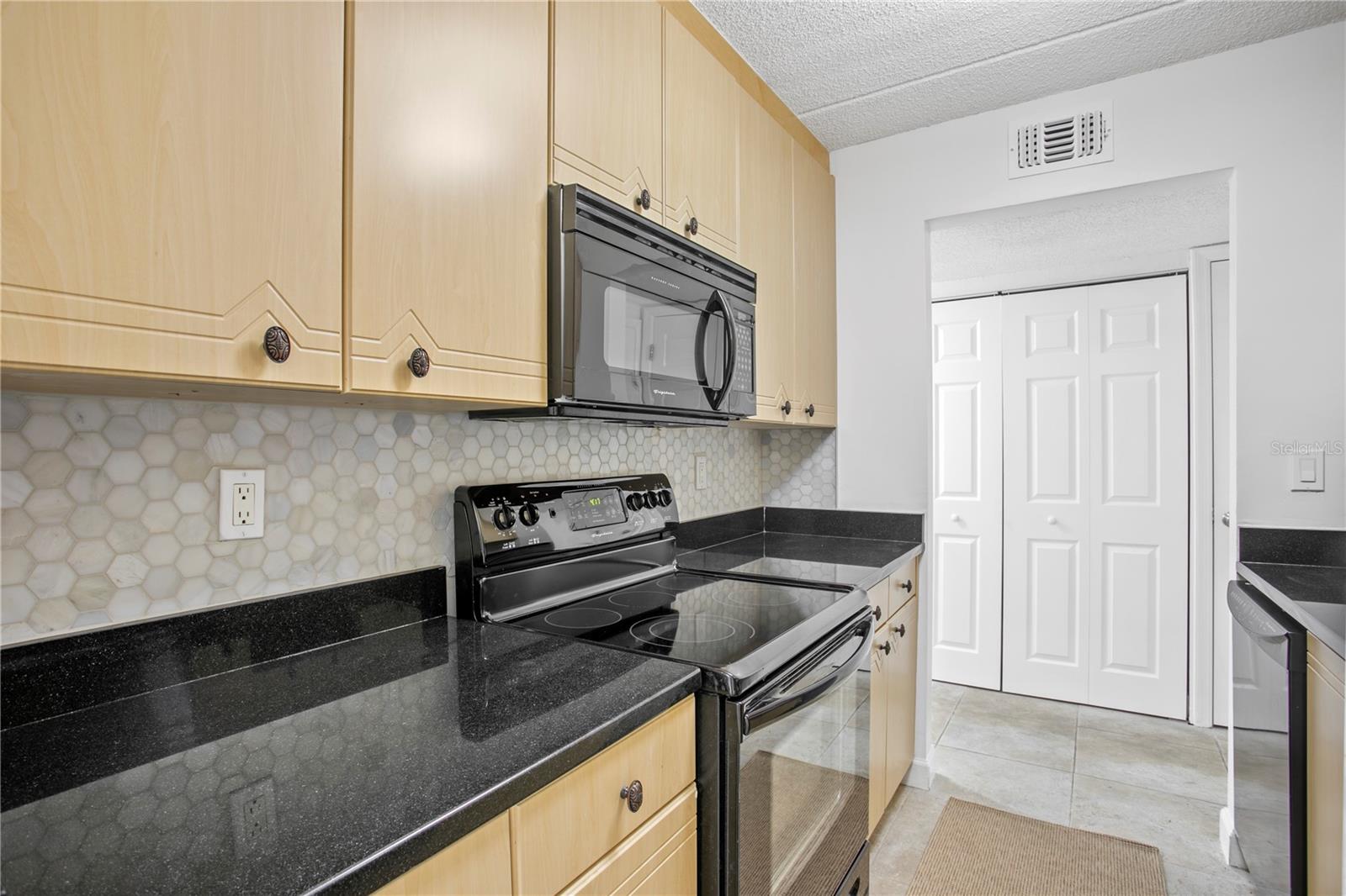 3325 BAYSHORE BLVD #E14 photo 5