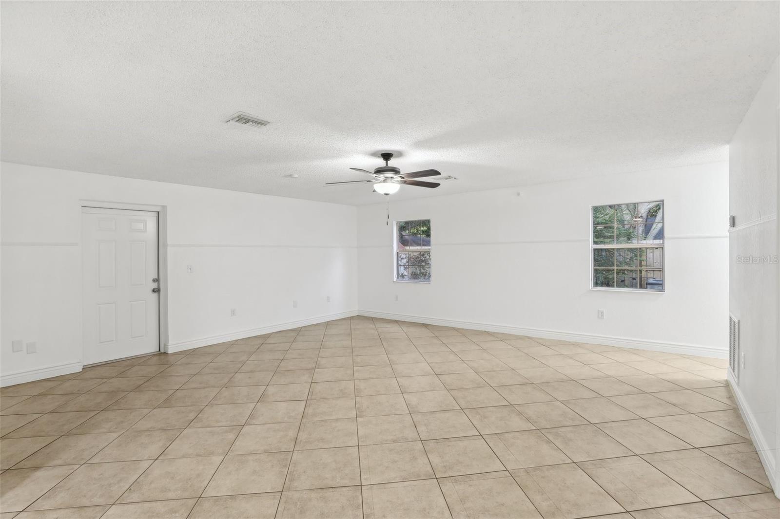 1091 CORONADO DR photo 2