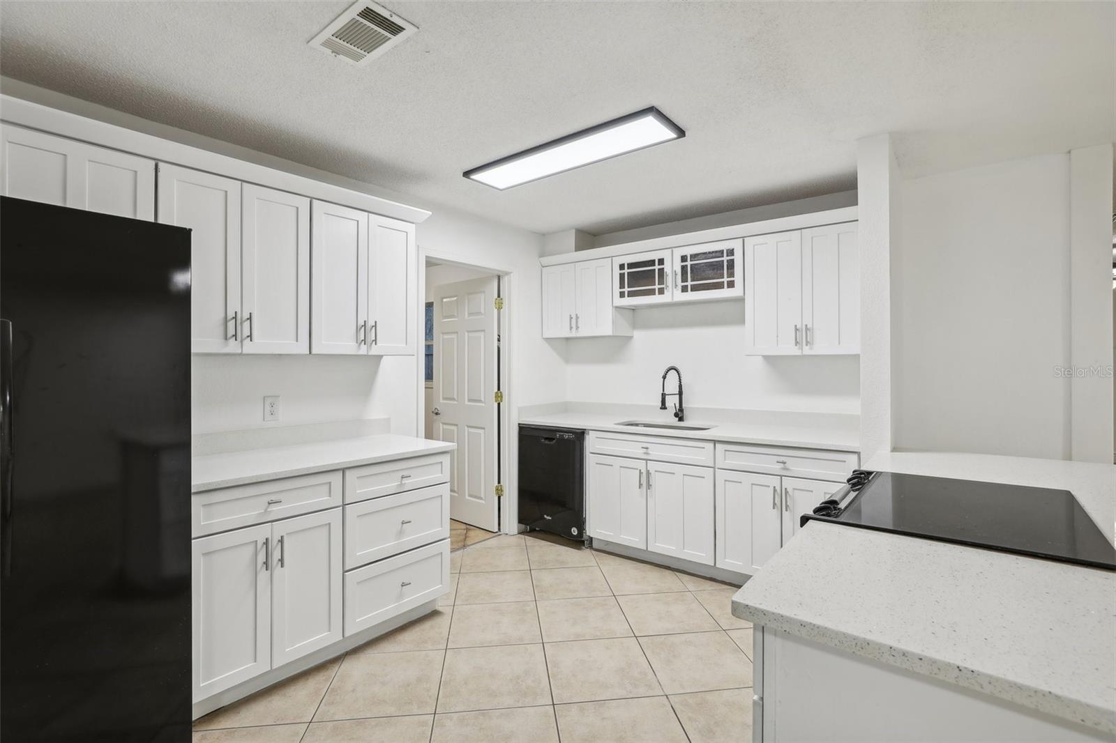1091 CORONADO DR photo 4