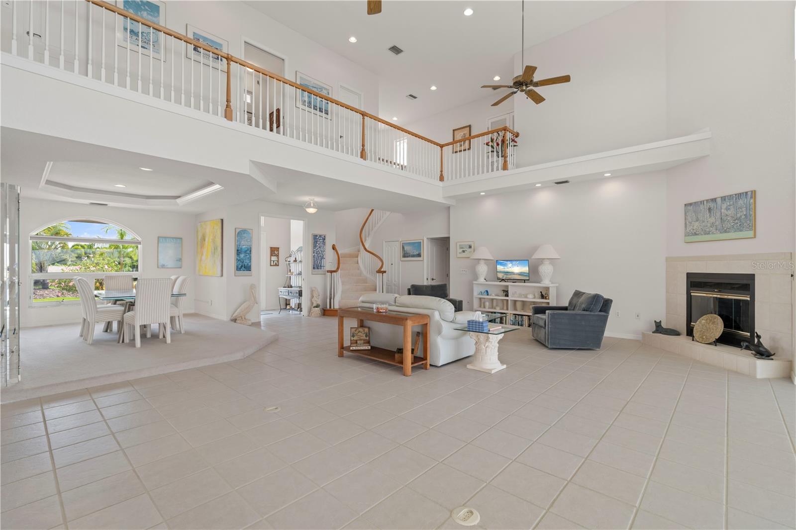 1060 SAN MATEO DR photo 3