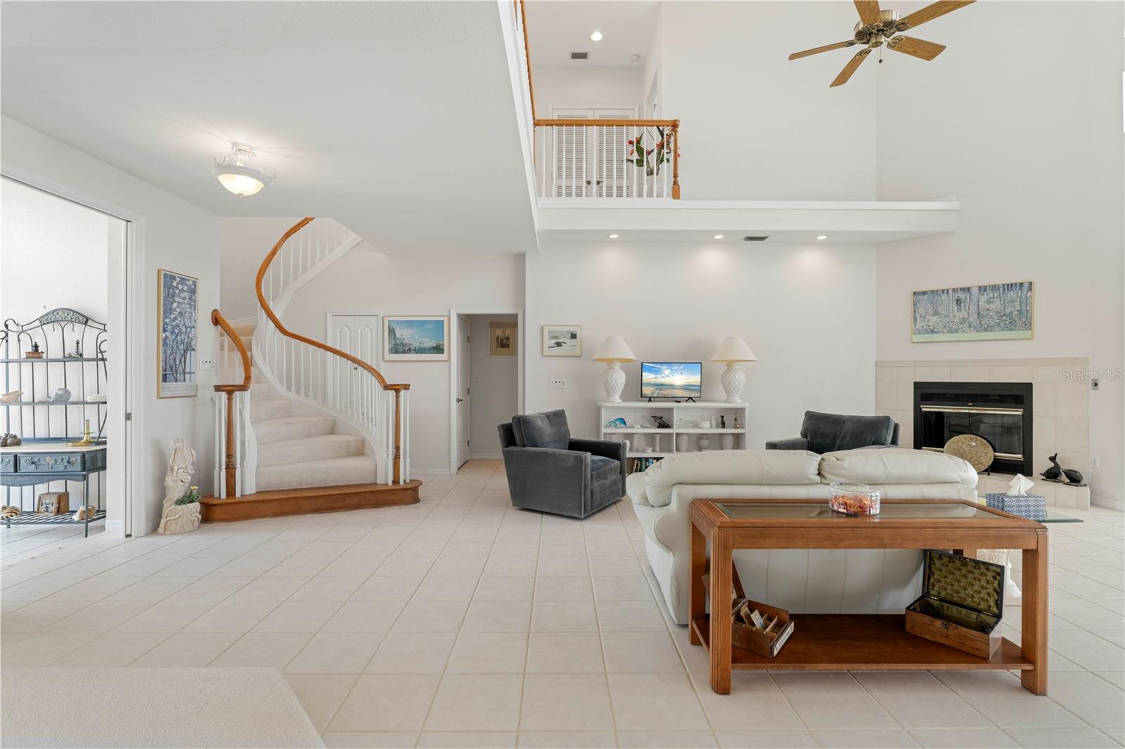 1060 SAN MATEO DR photo 5