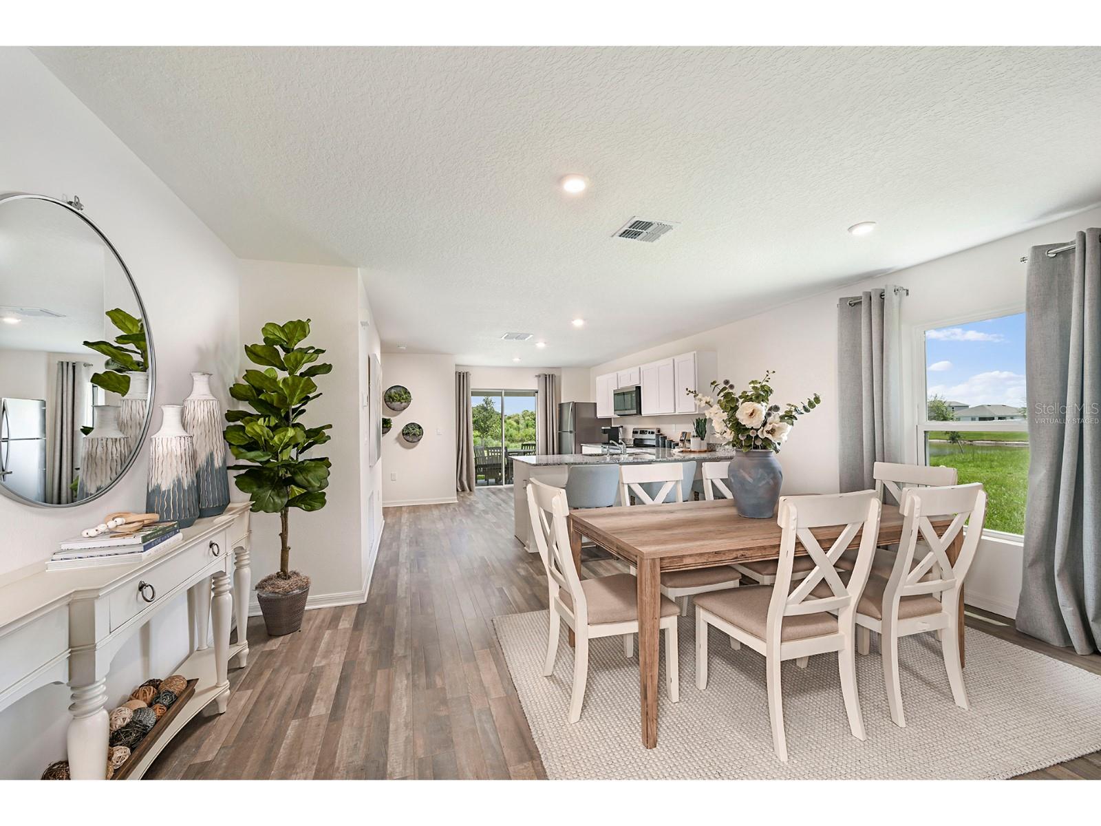 1001 AMBLESIDE DR photo 4