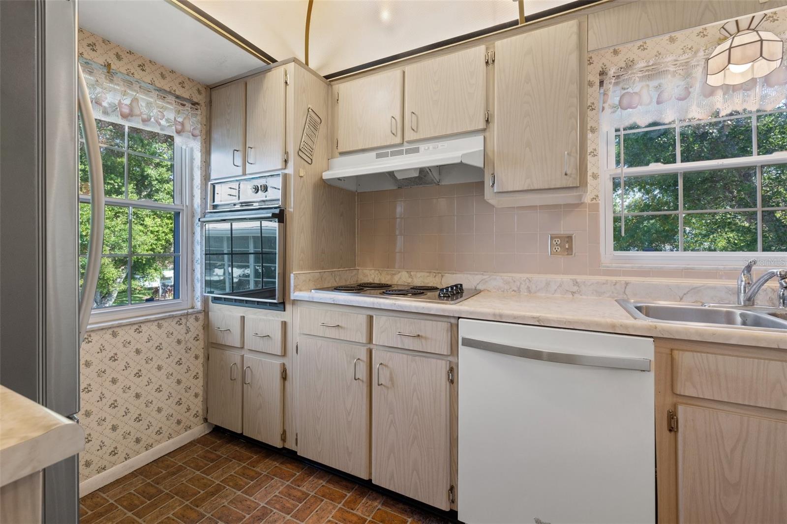 200 GLENNES LN #215 photo 5