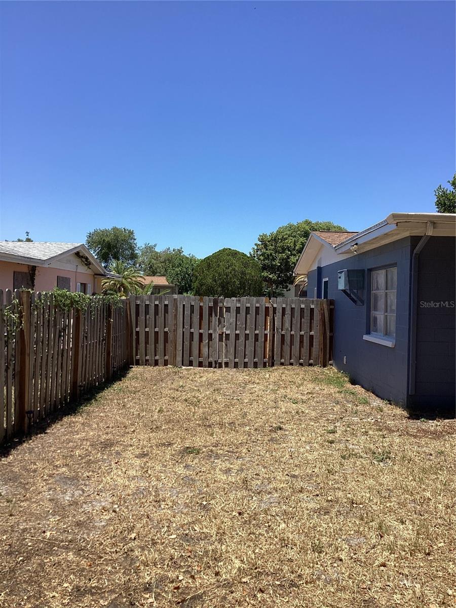1028 EMBASSY AVE photo 5