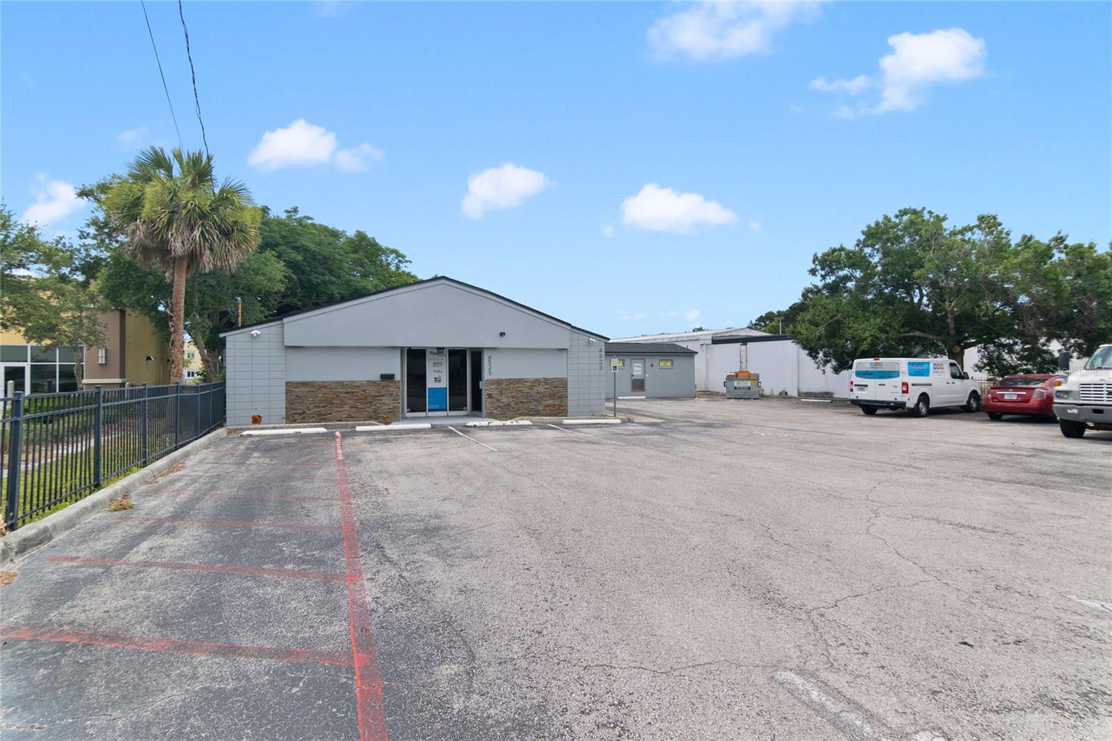 6525 OLD WINTER GARDEN RD photo 3
