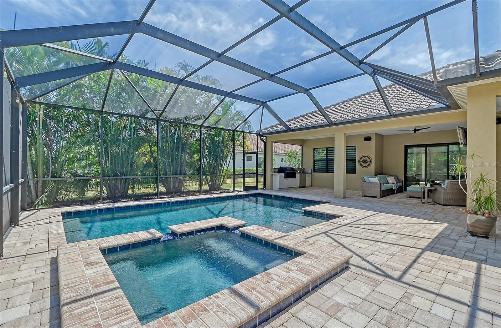 8244 LARKSPUR CIR