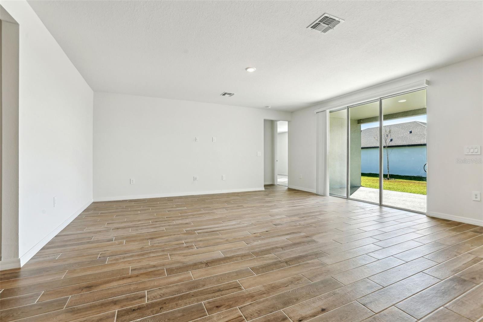 2012 ROSEWOOD DR photo 5
