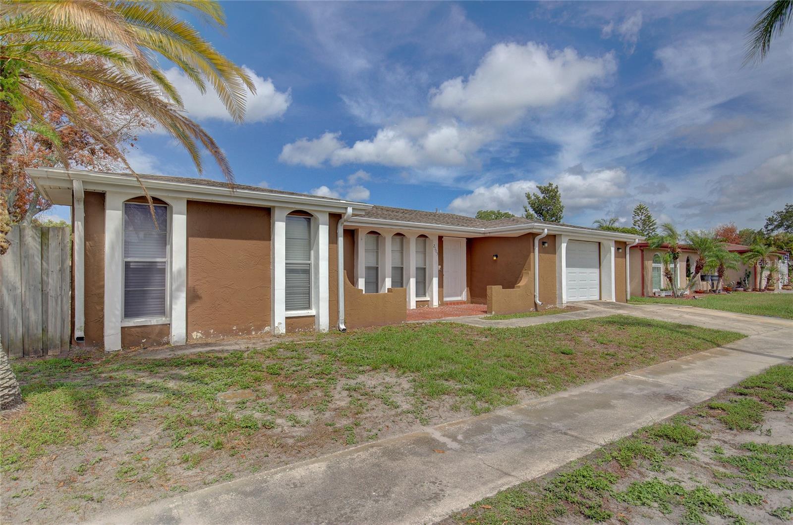 2105 SUGARBUSH DR photo 2