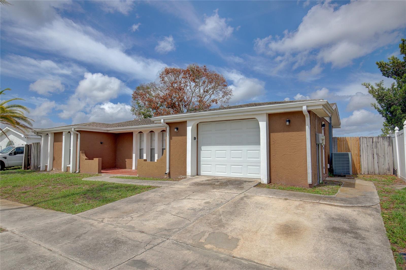 2105 SUGARBUSH DR photo 3