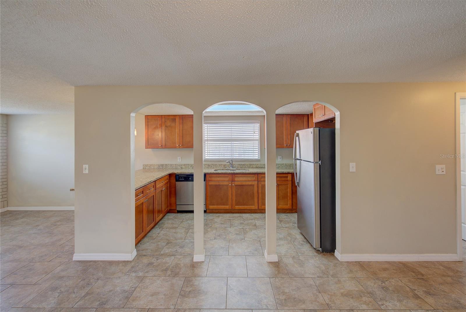 2105 SUGARBUSH DR photo 5