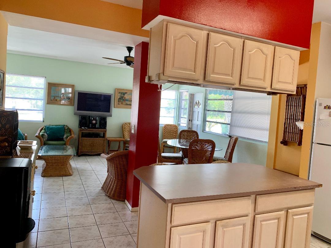 222 JOHN RINGLING BLVD photo 4