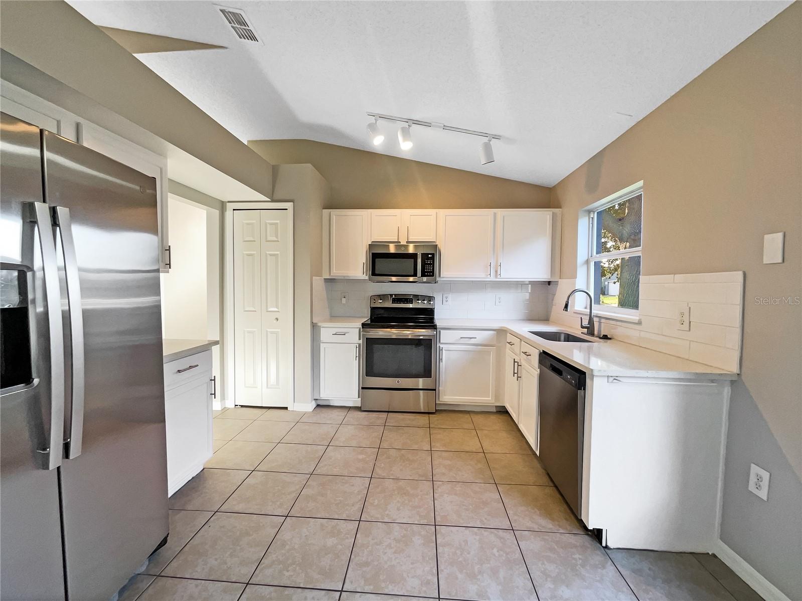 1013 WINDING WATER WAY photo 2