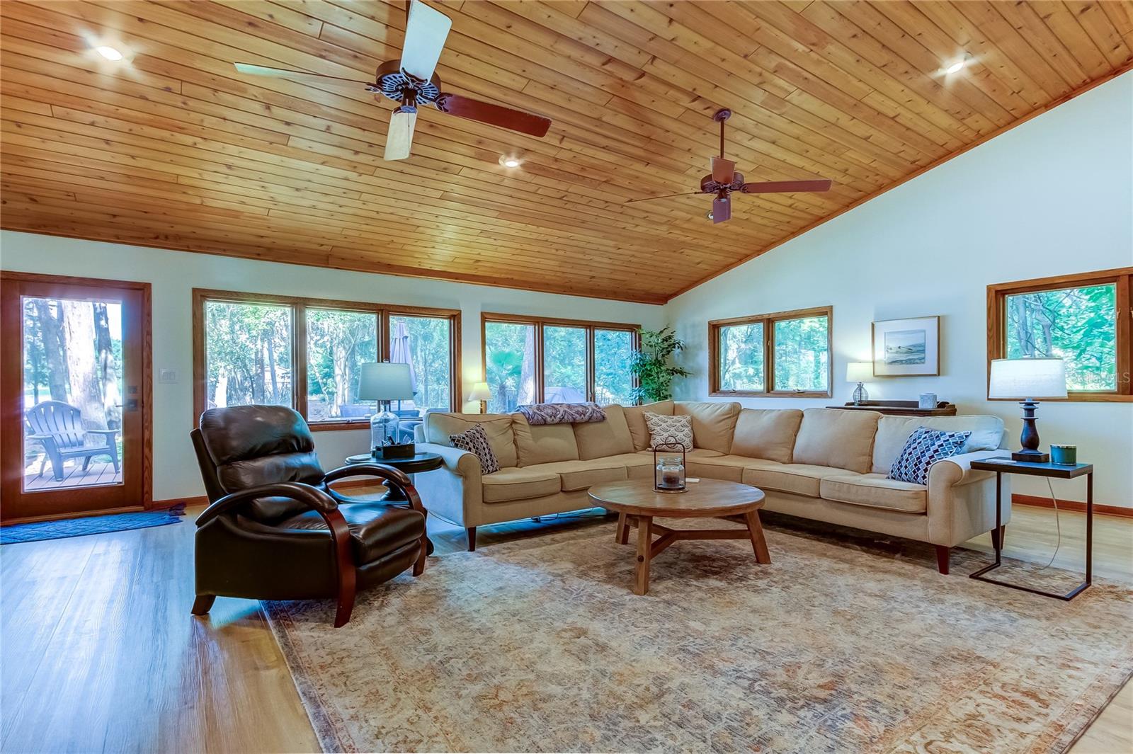 17210 ORANGEWOOD DR photo 4