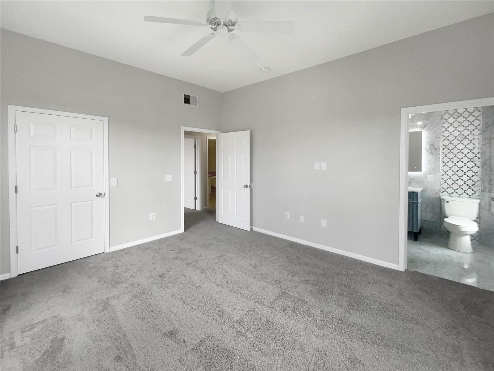 215 LONGVIEW AVE #305 photo 2