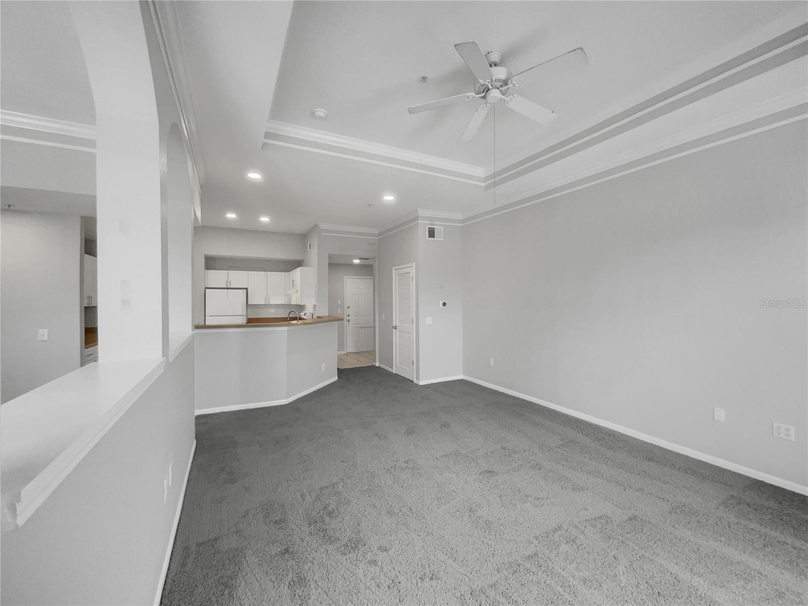 215 LONGVIEW AVE #305 photo 4