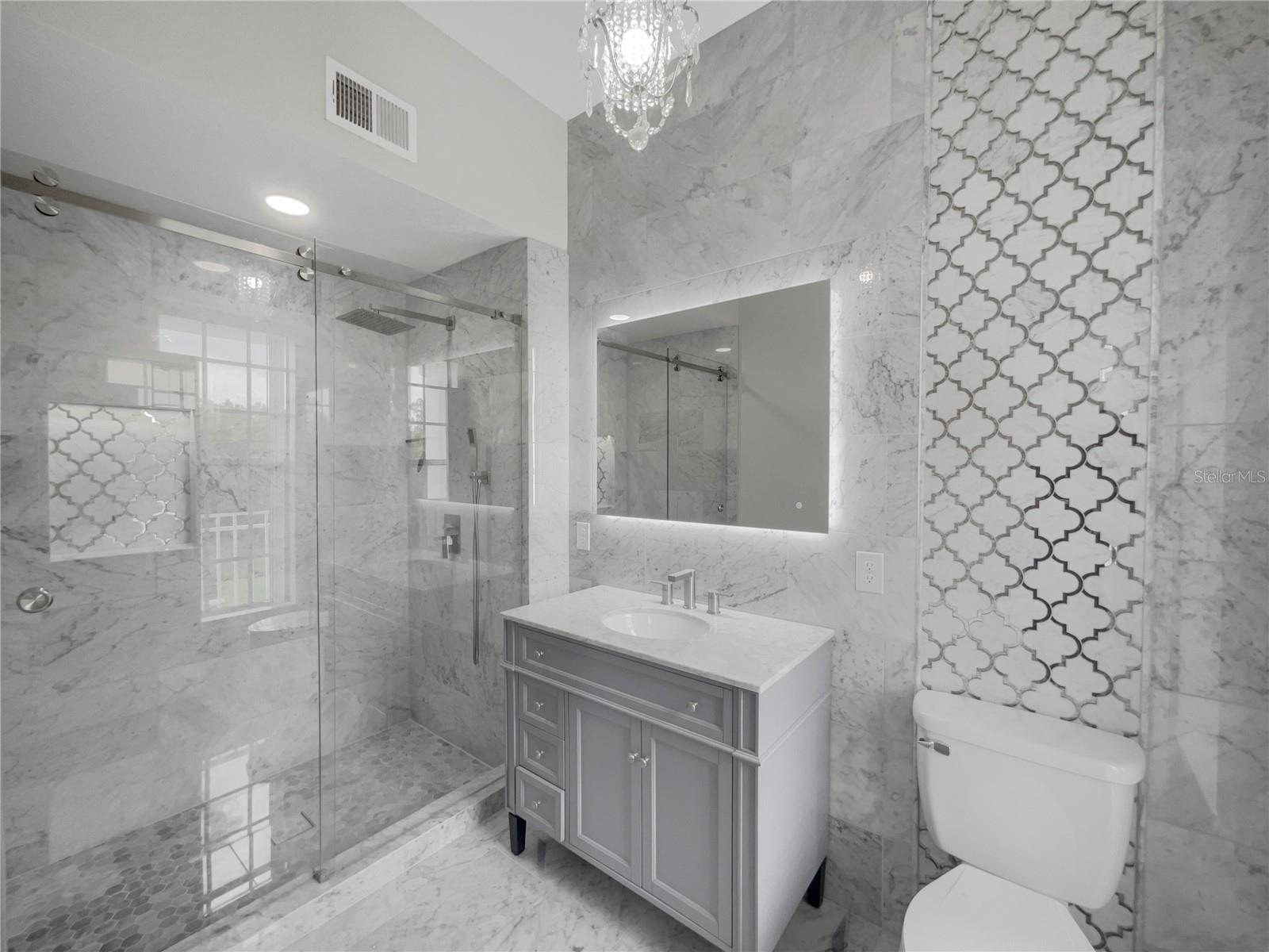 215 LONGVIEW AVE #305 photo 5
