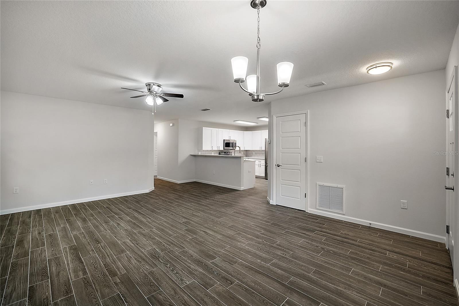 500 E LAKEVIEW AVE photo 5