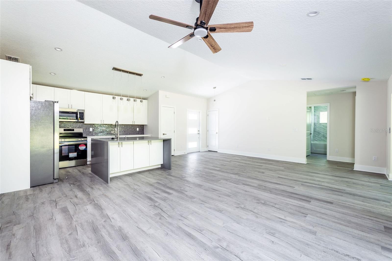 2660 S PARK AVE photo 4