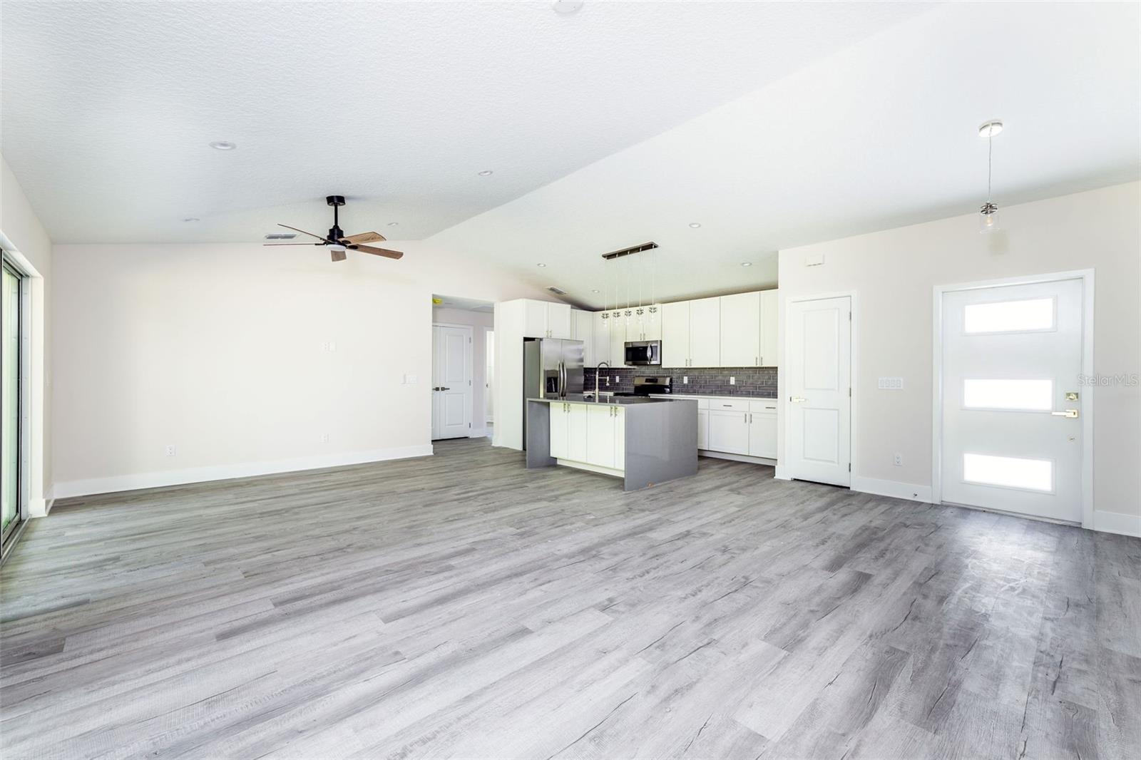 2660 S PARK AVE photo 5